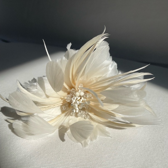 Ivory Feather Floral Hair Clip main image 5